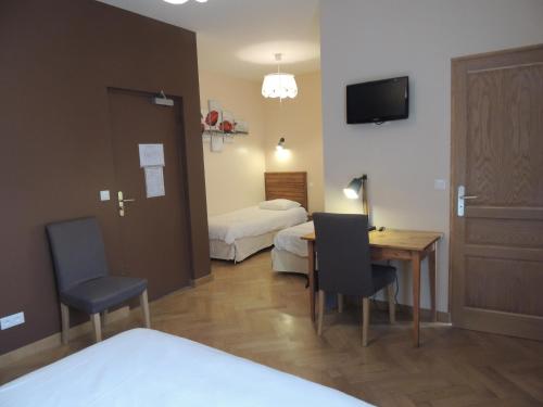 En eller flere senge i et værelse på Hotel Des Alpes