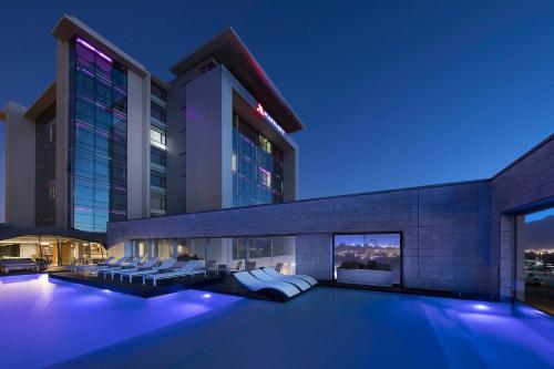 Kolam renang di atau dekat dengan Cape Town Marriott Hotel Crystal Towers