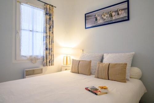 Postel nebo postele na pokoji v ubytování Well placed apartment with courtyard 300m from port