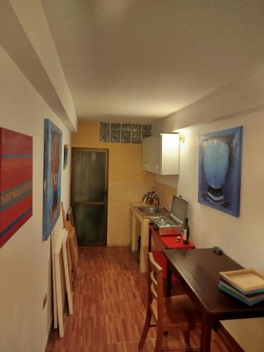Kuchyň nebo kuchyňský kout v ubytování Slim art apartment