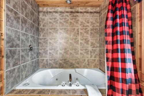 Deja View Serene Mountain Cabin for a Family Get-away with a Hot tub Sauna Fire pit that is Pet Friendly photo 53