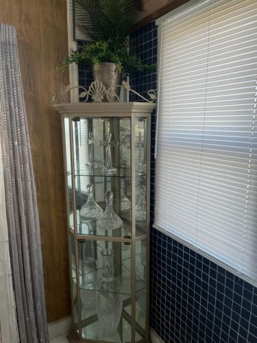 Φωτογραφία από το άλμπουμ του Adama Suites Studio 1B σε Potters Village