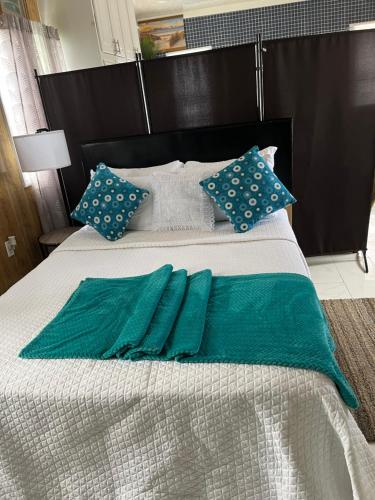 Ένα ή περισσότερα κρεβάτια σε δωμάτιο στο Adama Suites Studio 1B