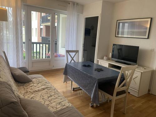 Appartement lumineux à 50m de la plage de Cabourg, balcon, parking gratuit, 4 pers. - FR-1-465-119