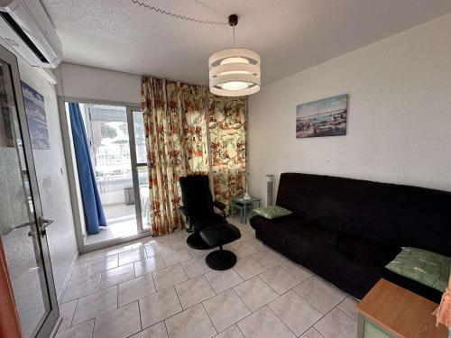 Photo de la galerie de l'établissement Appartement 2P/4 Pers avec Piscine, Tennis, Parking, à 50m de la Plage - FR-1-731-78, au Grau-du-Roi