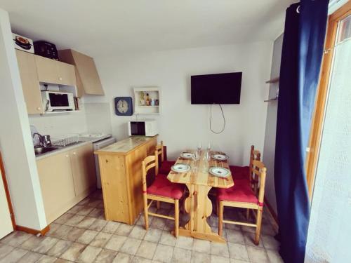 Photo de la galerie de l'établissement Studio cabine au pied des pistes avec parking et WIFI - FR-1-573-124, à Saint-Jean-dʼAulps