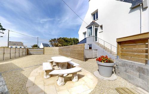 Amazing Apartment In Kerlouan With Wifi