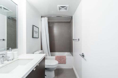Ένα μπάνιο στο Yorkville Plaza Express Stay