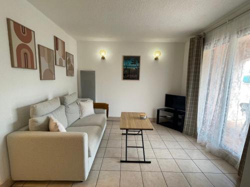 Rez-de-jardin Pinède Piscine Clim proche Plage Village naturiste 230