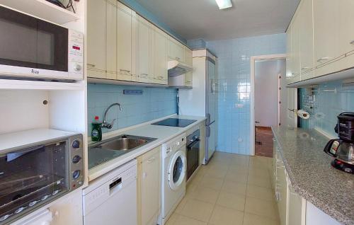 Cozy Apartment In Fuengirola With House Sea View