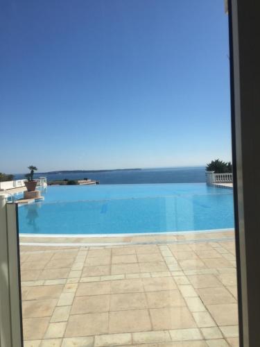 Charmant appartement dans résidence avec piscine vue mer