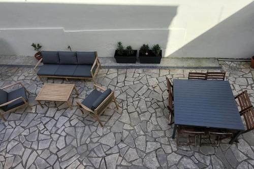 Een zitgedeelte bij Maison Ausiphica