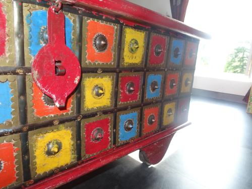 a wooden chest with a red handle on it at La Fontenelle Chambres d'Hôtes in Sainte-Sévère