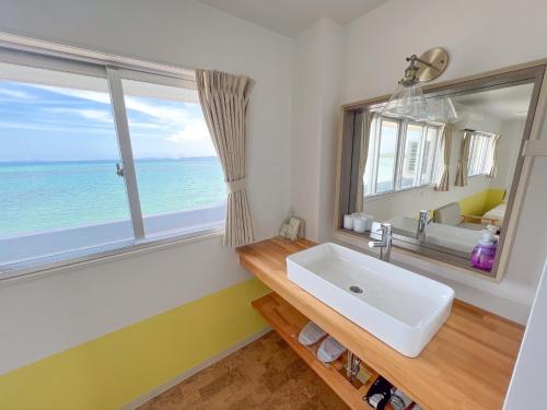 Koupelna v ubytování Golden Sun Beach Hotel - Vacation STAY 51362v