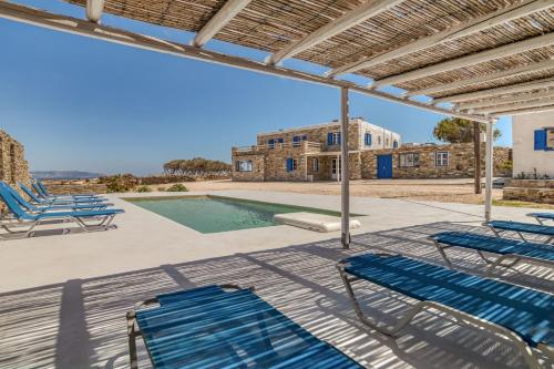 NikoRamaVilla Paros with swimming poll and BBQ for 21 guests