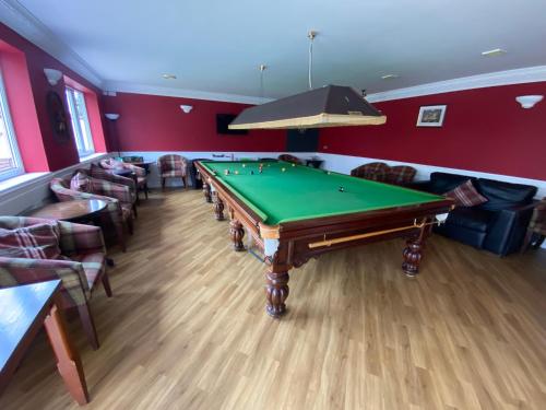 Meja biliard di Parkside Guest House