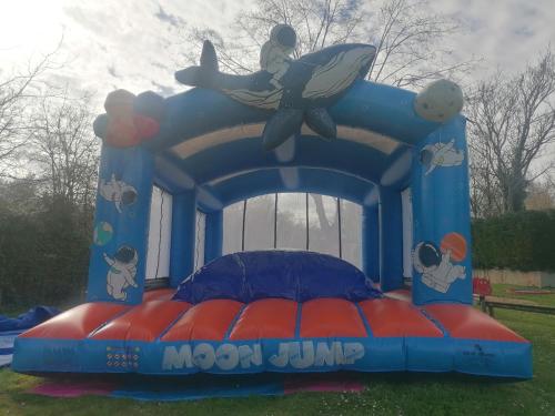 a childs inflatable inflatable inflatable inflatable crabintendentintendentintendentintendent at Camping L'oasis Du Berry in Saint-Gaultier