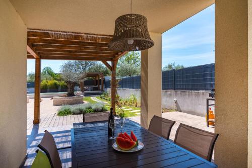 4 Bedroom Private Villa with Large Pool, Quiet Area
