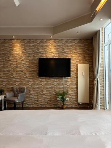 Μια τηλεόραση ή/και κέντρο ψυχαγωγίας στο Schlachte-Studio No4