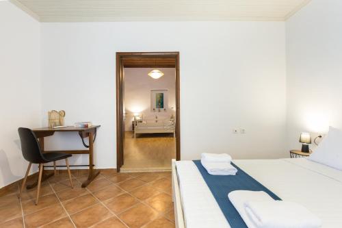 Φωτογραφία από το άλμπουμ του Manolis Stone House Villa σε Μουρί