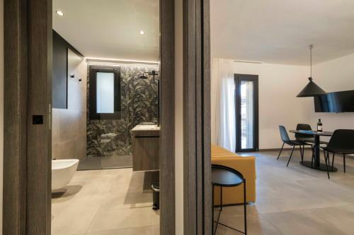 Bagno di ApartmentsGarda - Residenza Garda Deluxe