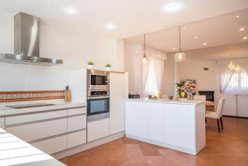 Η κουζίνα ή μικρή κουζίνα στο Alhaurín Villa piscina privada Andra