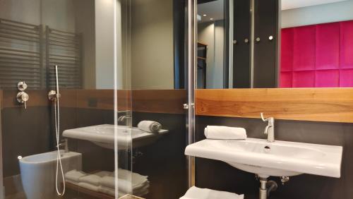 Koupelna v ubytování Triviho Hotel