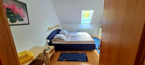 a small room with a bed and a desk at Ubytování v soukromí Olomučany in Olomučany