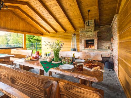 a dining room with a table and a fireplace at Domki "Na Dziedzinie" z Gorącą Balią in Szaflary