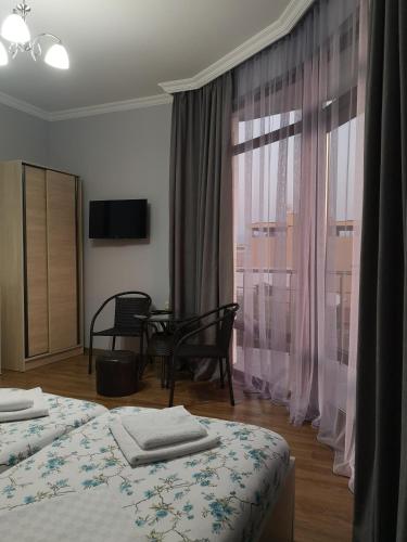 Ein Bett oder Betten in einem Zimmer der Unterkunft FRESH Hotel Kobuleti
