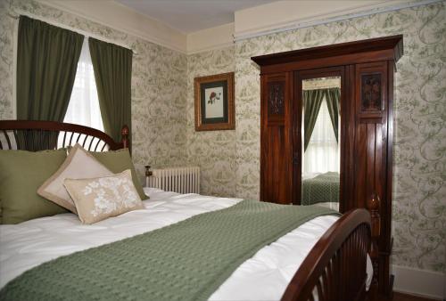 Postel nebo postele na pokoji v ubytování Grand Colonial Bed and Breakfast