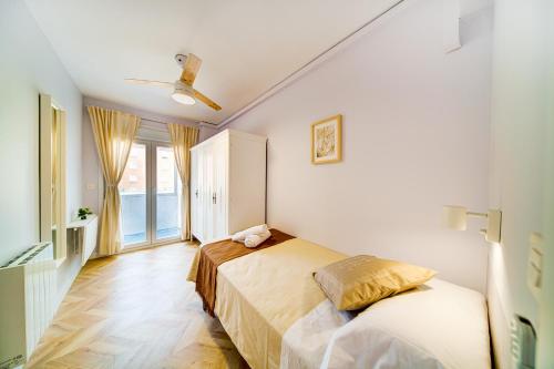 Ένα ή περισσότερα κρεβάτια σε δωμάτιο στο Apartamento San Lazaro a 5 Min Pabellon Principe Felipe con opcion a Parking