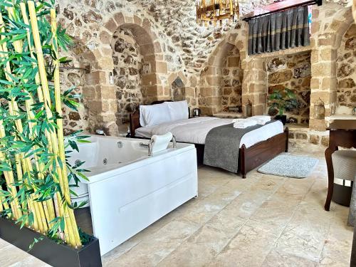 Ένα ή περισσότερα κρεβάτια σε δωμάτιο στο Arev HOTEL