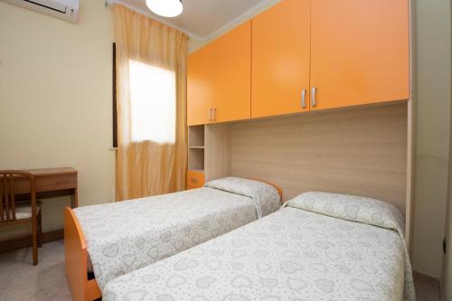 Ένα ή περισσότερα κρεβάτια σε δωμάτιο στο Holiday House