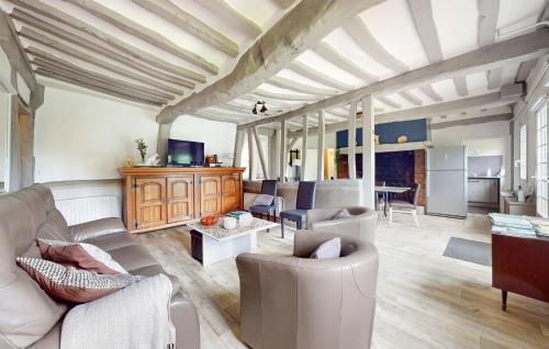 a living room with couches and a dining room at Beautiful Home In Vittefleur With Wifi in Vittefleur