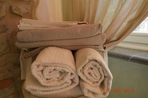 a pile of towels sitting on top of a window at Villa Dacia in Guiglia