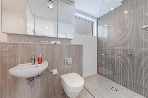 Ένα μπάνιο στο Aircabin｜Beecroft｜Cozy Spacious｜2 Beds Apt+Parking