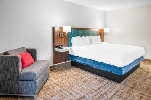 Postel nebo postele na pokoji v ubytování Hampton Inn Grand Rapids/North