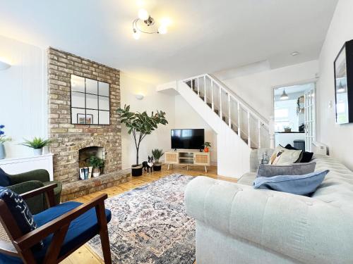 a living room with a couch and a fireplace at BEAUTIFUL WINDSOR COTTAGE, AMAZING LOCATION, The Castle, Ascot, Legoland, Free Parking Super Close in Windsor