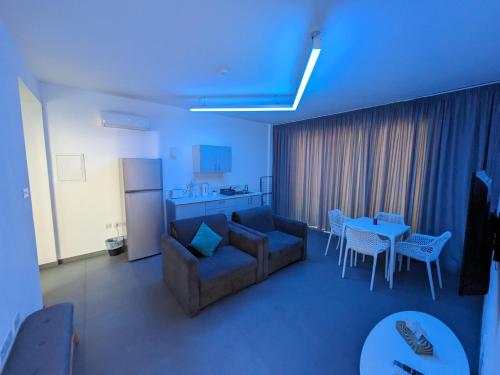 Гостиная зона в Memory Apartments