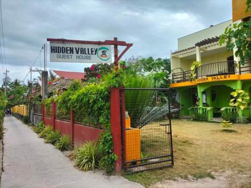 Bangunan di mana terletaknya rumah tamu ini