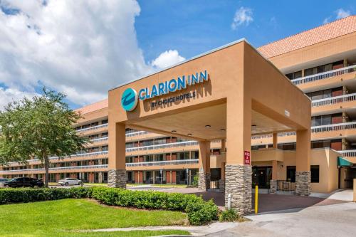 an office building with a sign for a garden inn at Clarion Inn Orlando International Drive - ICON Park in Orlando