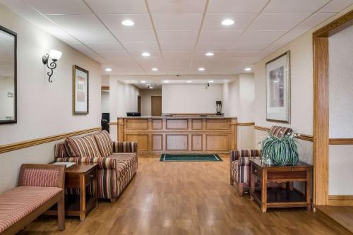 Χώρος καθιστικού στο Quality Inn & Suites