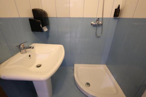 Baza Hostel - Swimming Poolにあるバスルーム