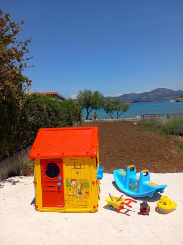 a toy house and a toy boat on the beach at Apartmani Urlic in Sreser