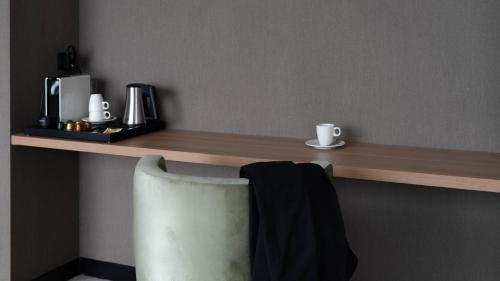 a shelf with a chair and coffee makers on it at Hotel Gorinchem in Gorinchem