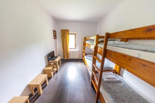 a room with three bunk beds and a window at Gurasada Park Hostel in Gothatea