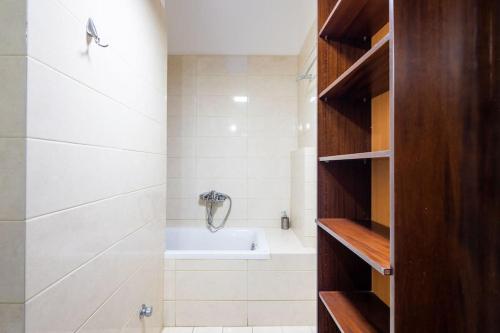 Majestic and spacious apartment near Acropolis
