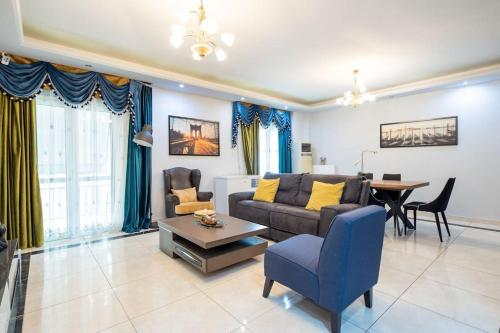 Majestic and spacious apartment near Acropolis