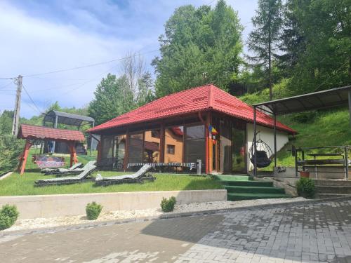 Bangunan di mana terletaknya rumah tamu ini